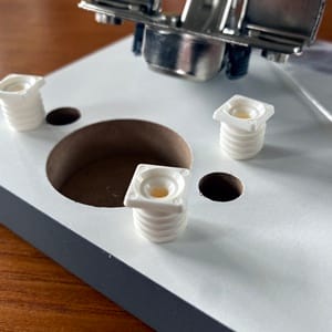 Indrukmof 10mm. 1 zakje à 20stk = voor 10 scharnieren. Voor hergebruik bestaande Hettich (schroef-)scharnieren.